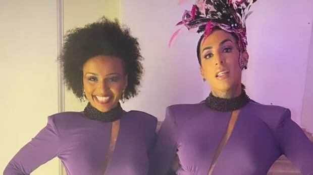 Natália Deodato e Pepita usam vestidos iguais em festa no Rio