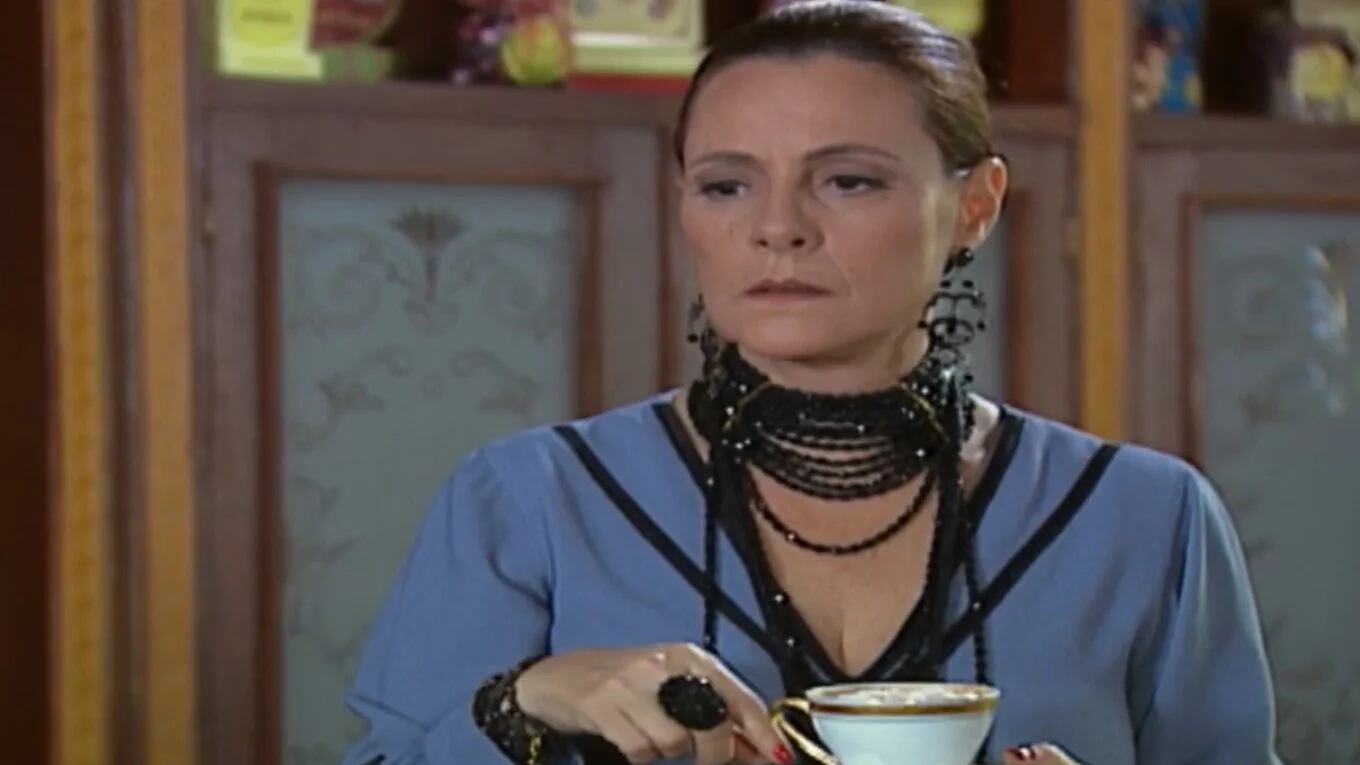 Elizabeth Savala interpreta a vilã de "Chocolate com Pimenta"