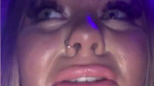 Jovem chora ao se deparar com sósia de Michael Jackson