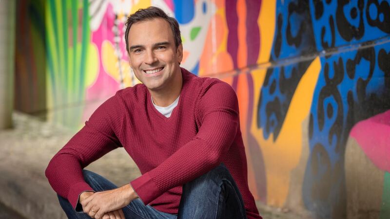 BBB 24: Tadeu Schmidt vai comandar o "puxadinho do BBB", que vai colocar um casal dentro do reality show