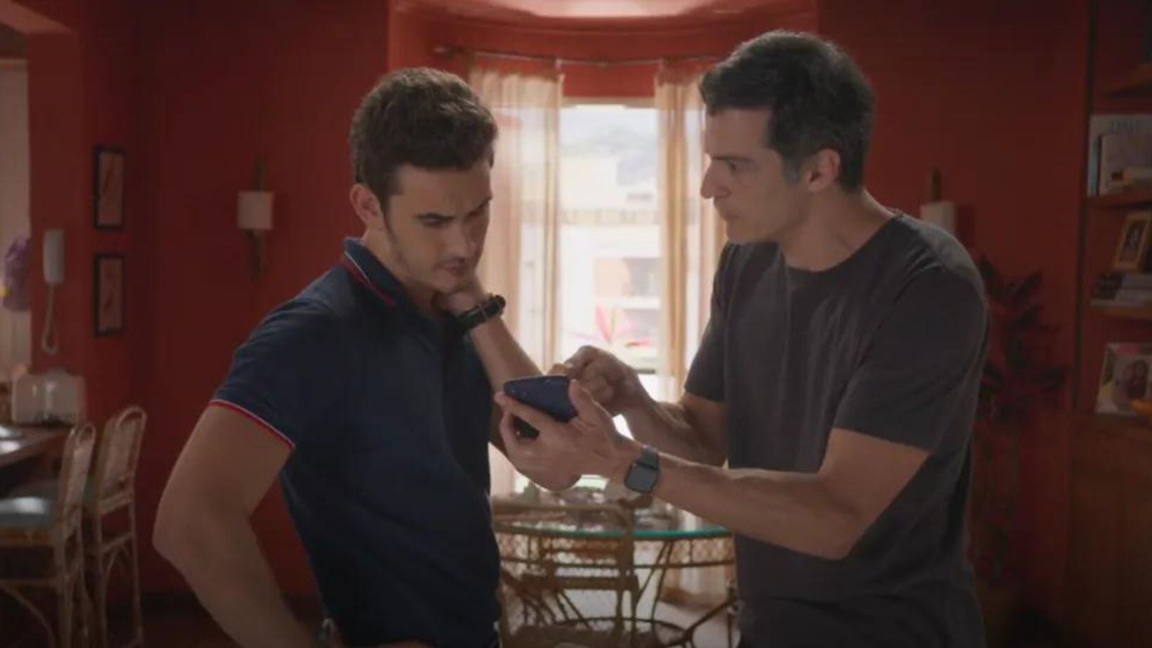 Remake de Elas por Elas: Jonas descobre que não é pai biológico de Giovanni e passado aparece