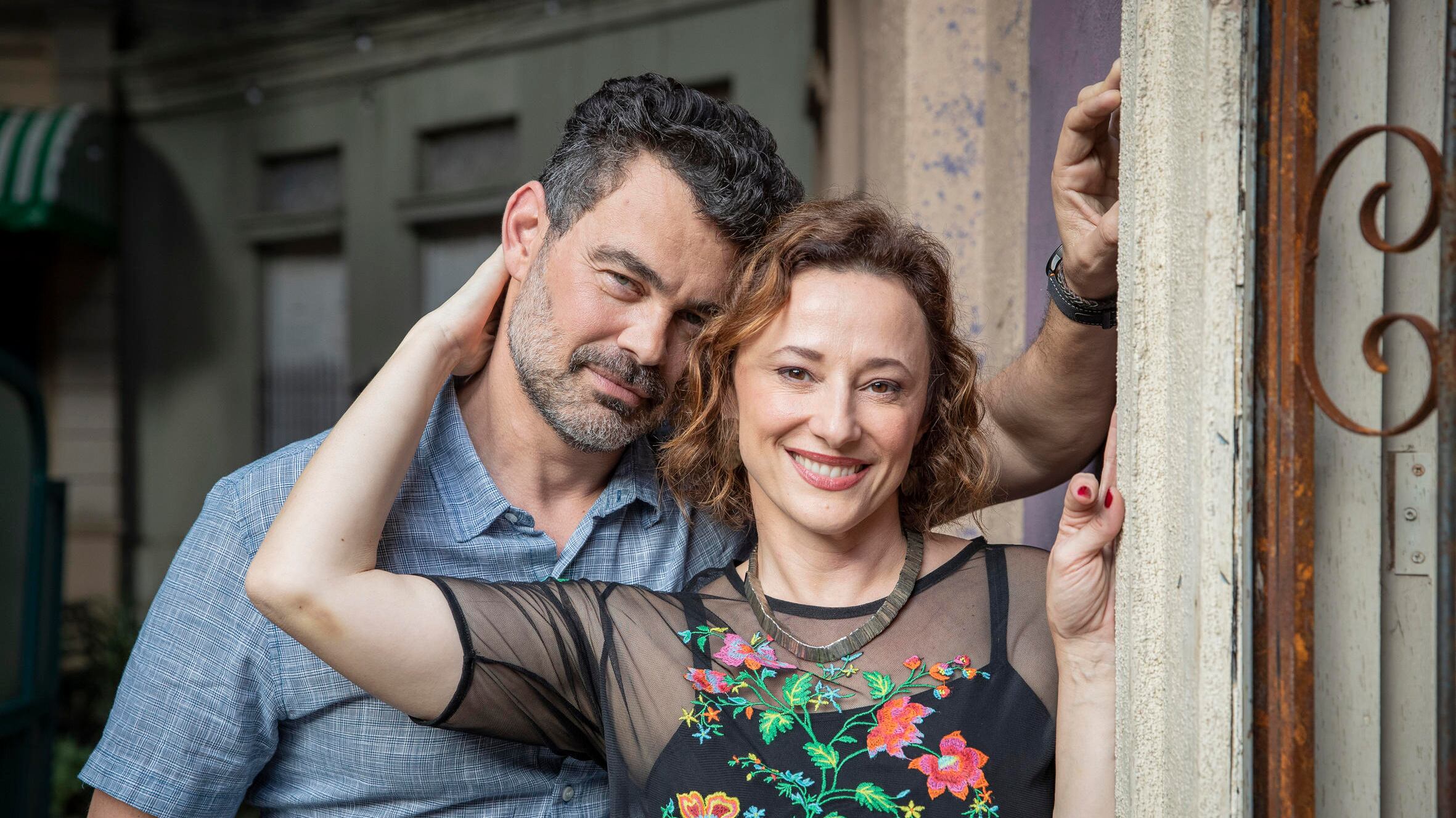 Em Cara e Coragem, Alfredo (Carmo Dalla Vecchia) e Olívia (Paula Braun) se apaixonam