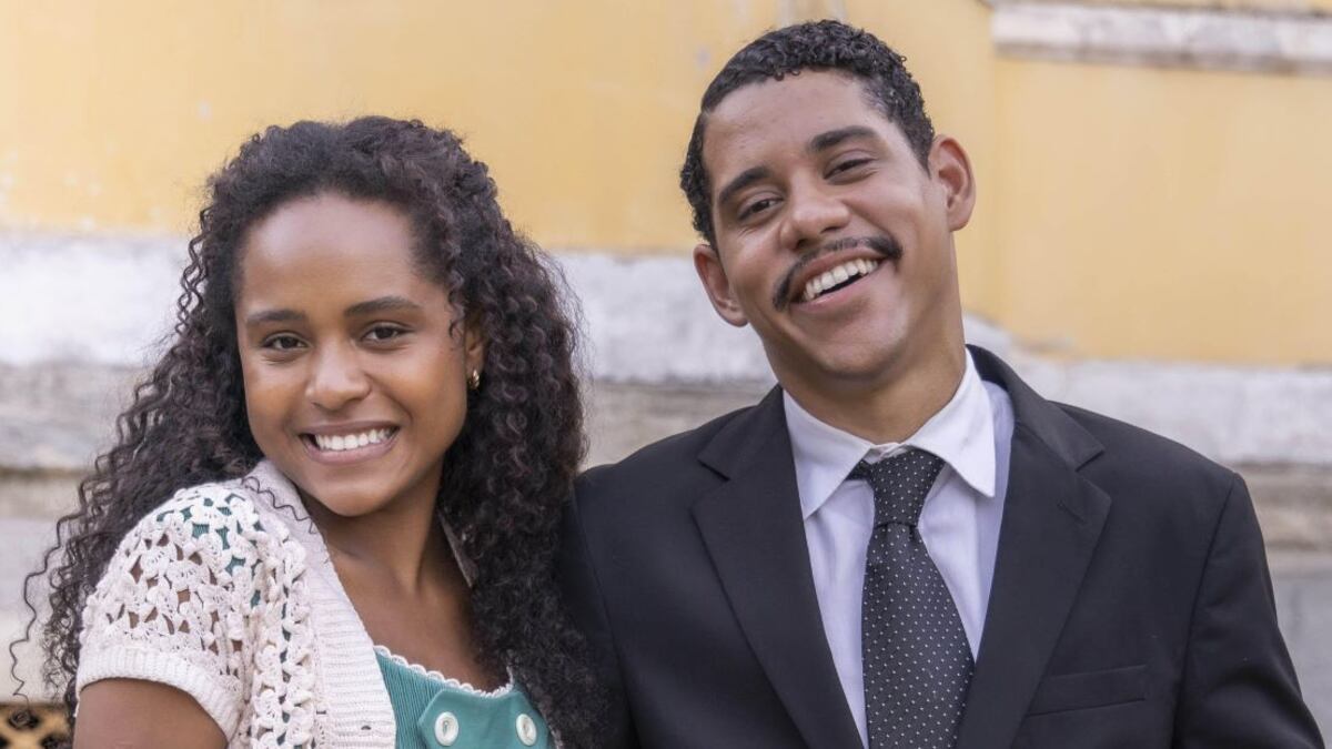 Garota do Momento: Beatriz (Duda Santos) e Basílio (Cauê Campos)