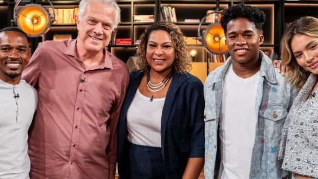 Família do Endrick no programa Conversa com Bial