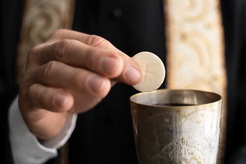 Roubo de hóstia para ritual satânico leva Igreja a acionar Justiça