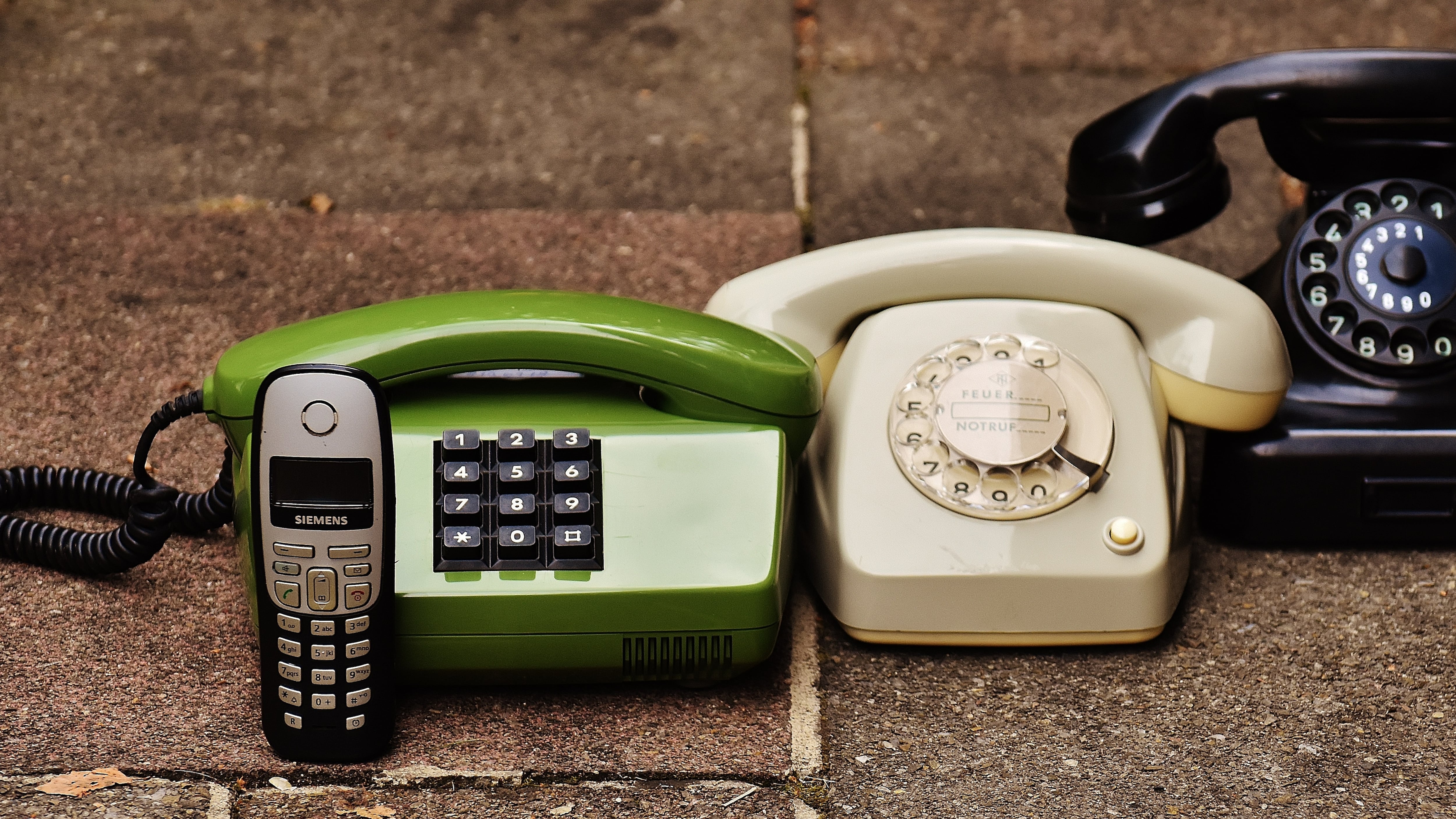 Telefones e celular antigo