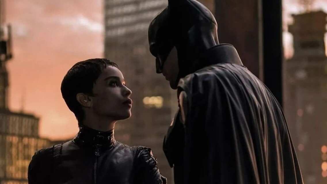 O filme obteve uma bilheteria de mais de 760 milhões de dólares e contou com Robert Pattinson como Batman/Bruce Wayne, Zoë Kravitz como Mulher-Gato, Colin Farrell como Pinguim e Paul Dano como Charada.
