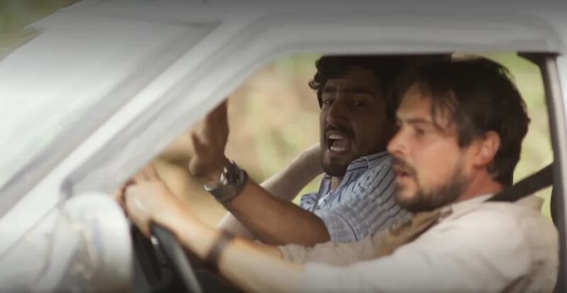 Renato Góes e Sergio Guizé em cena de Mar do Sertão