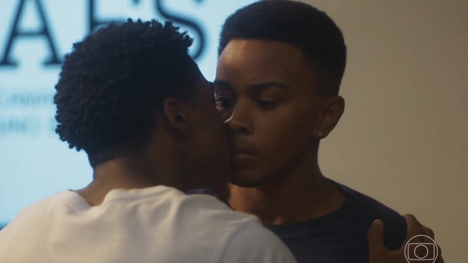 Guthierry Sotero e Jean Paulo Campos protagonizam beijo gay em Vai na Fé