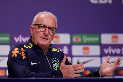 Golpistas usavam voz de Dorival Júnior e de outros nomes do futebol para enganar jogadores