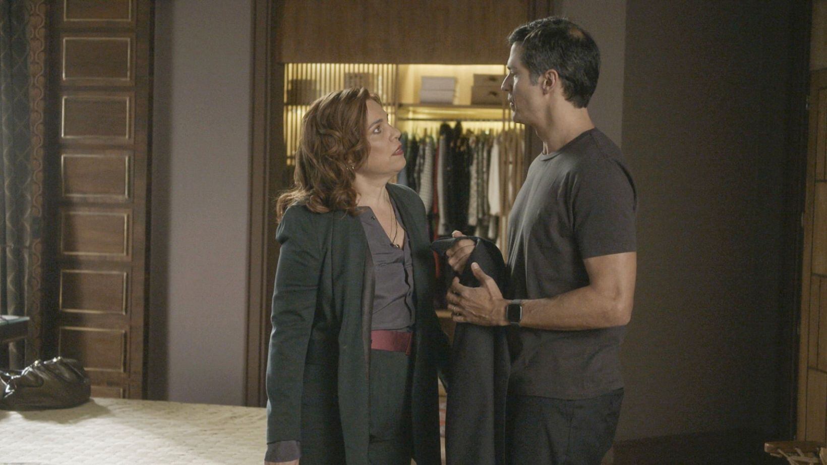 Remake de Elas por Elas: Jonas (Mateus Solano) e Helena (Isabel Teixeira) vivem momentos difíceis na separação