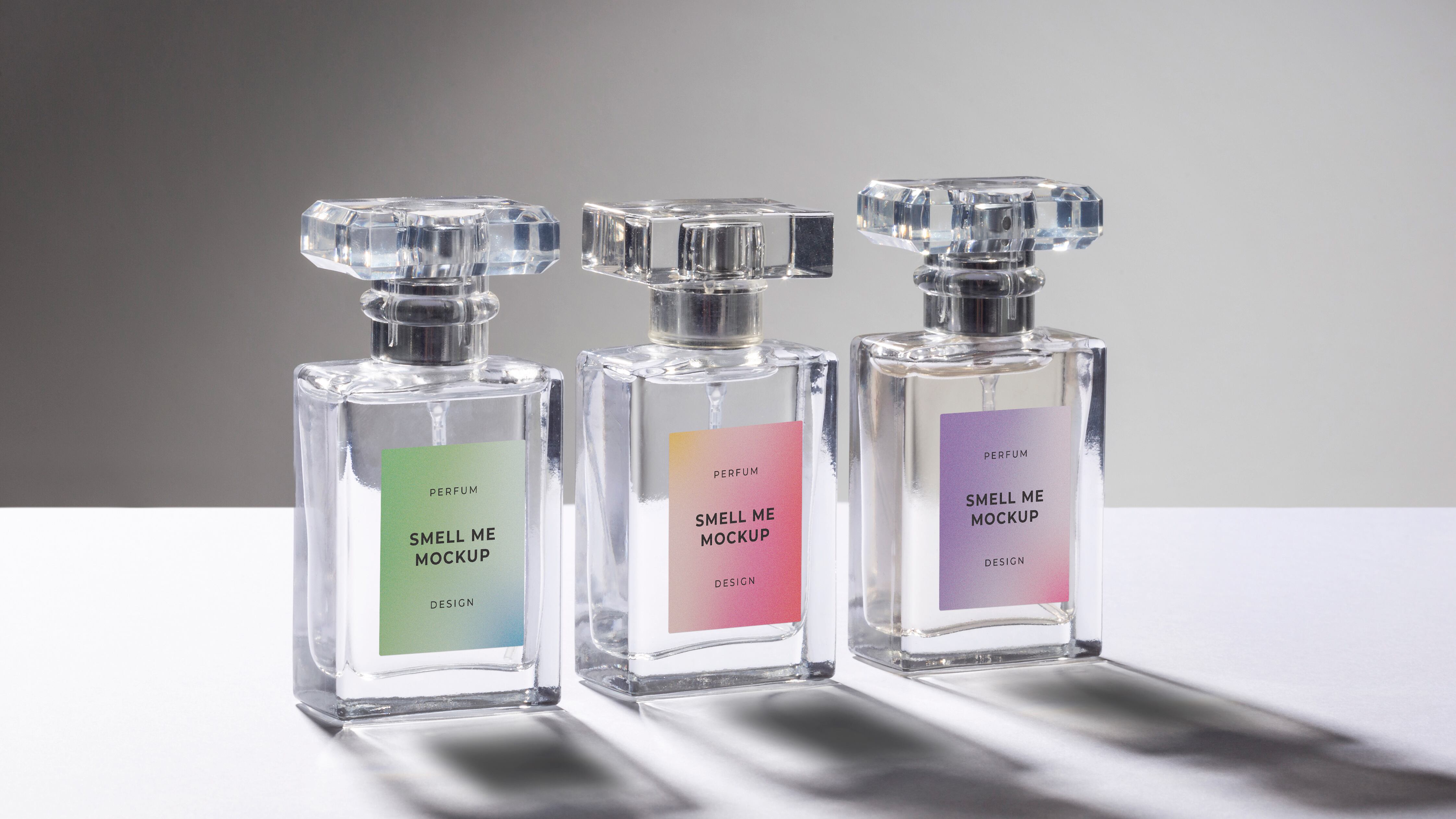 Frascos de perfumes transparentes