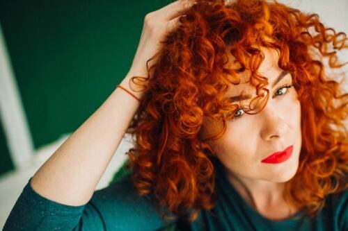 Chega de cabelos loiros: ‘cabelo irlandês’ está aqui para roubar todas as atenções em 2025