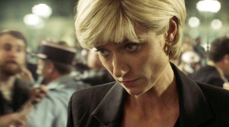 Atriz australiana Elizabeth Debicki continua como princesa Diana na sexta e última temporada da série 'The Crown', da Netflix