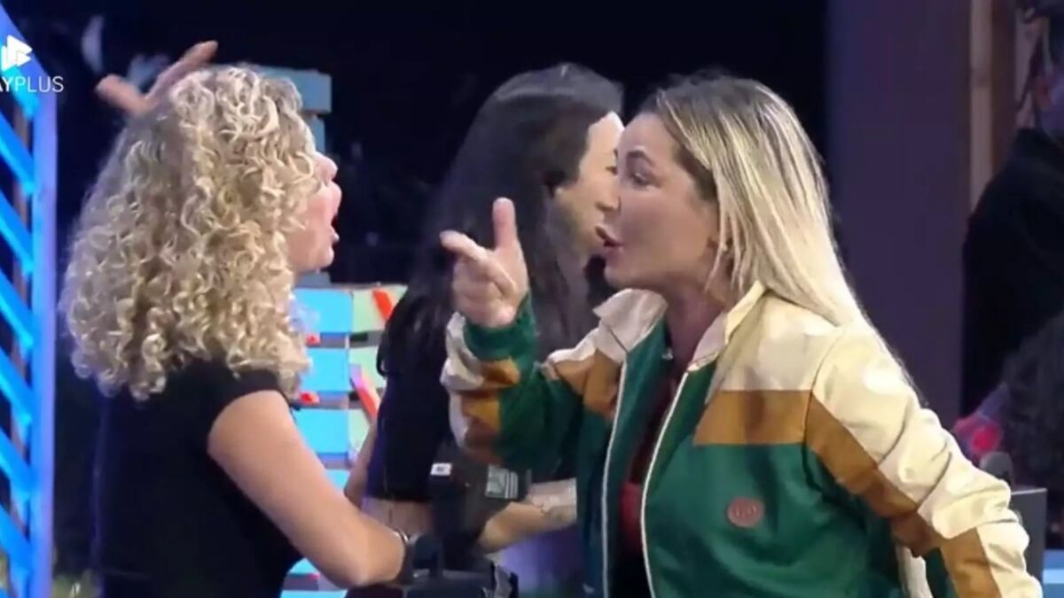 Bárbara Borges e Deolane Bezerra duelam na roça falsa de "A Fazenda 14"