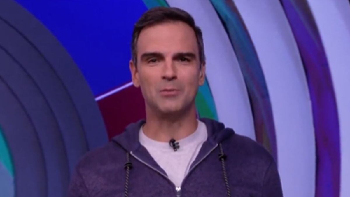 Tadeu Schmidt anuncia abertura de inscrições para 'BBB 23'