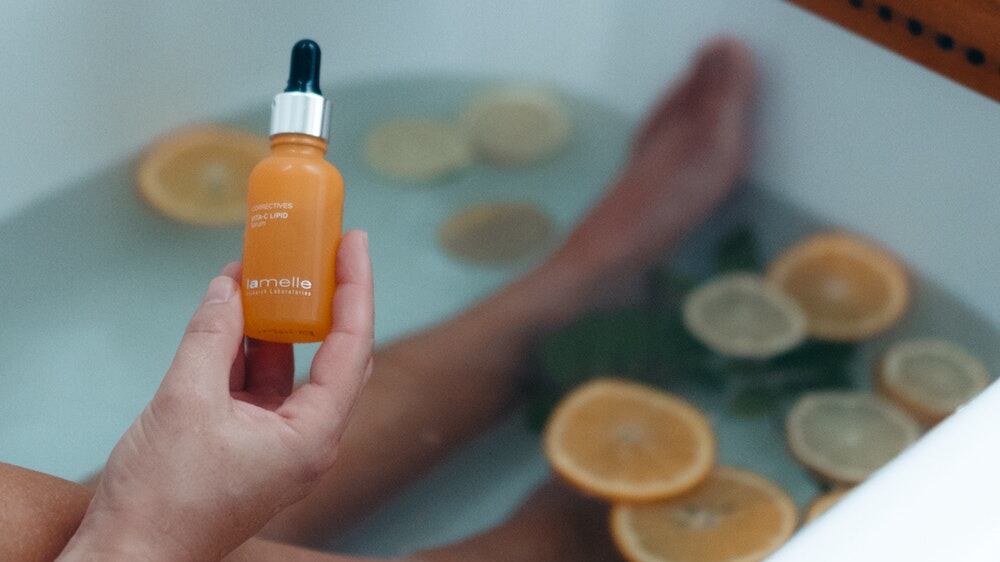 A vitamina C é conhecida como um poderoso agente antioxidante.