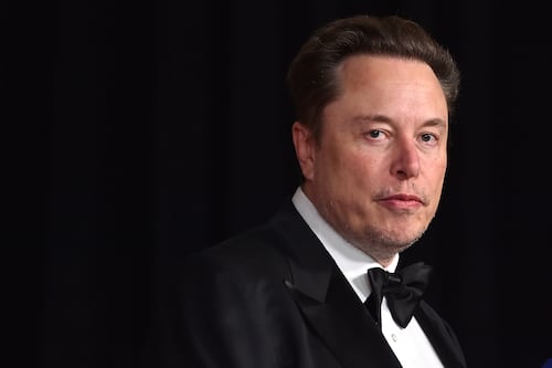 Elon Musk investiu um bilhão em um estúdio de cinema anti-woke ao lado de Mel Gibson?