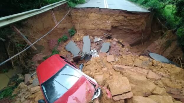 Outras duas pessoas ficaram feridas e foram socorridas.
