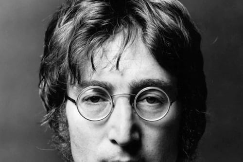 São leiloados os populares óculos do John Lennon: este foi o montante milionário que o comprador pagou
