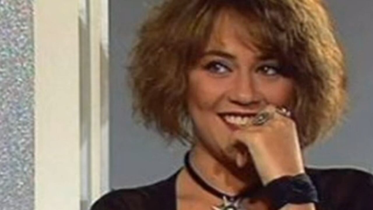 Mulheres de Areia: Malu provoca Clarita ao levar mendigos para sua festa de casamento