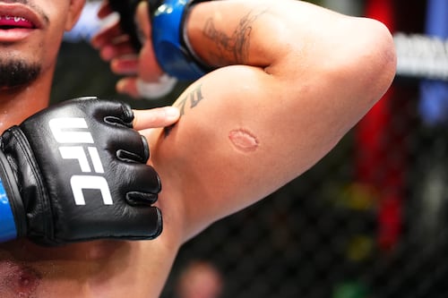 Lutador do UFC ganha um bônus de US$50 mil por mordida de adversário