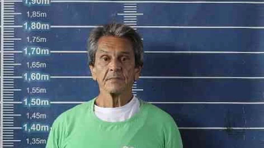 Estas são as fotos de Roberto Jefferson de uniforme dando entrada em Bangu 8, no RJ