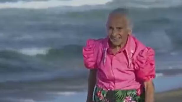 Dona Varda vendo o mar pela primeira vez aos 92 anos - Foto: Reprodução/ Record