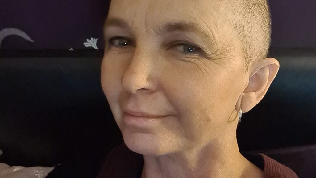 Mulher sofre queda em trabalho e acaba descobrindo algo terrível