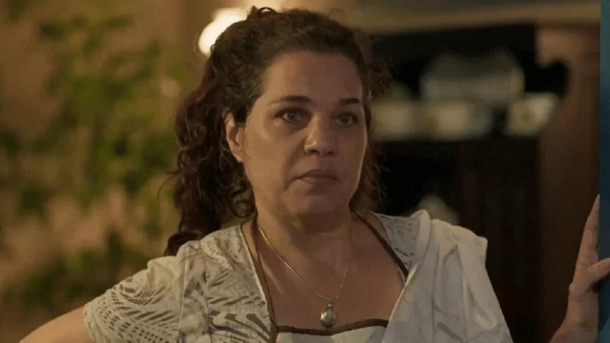 Atriz Isabel Teixeira revela que Maria Bruaca sofre diferentes tipos de abuso