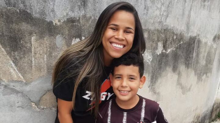 Menino que viralizou com barraca de geladinho recebe ingressos para jogo do Corinthians e visita da atleta Vic Albuquerque — Foto: Arquivo Pessoal