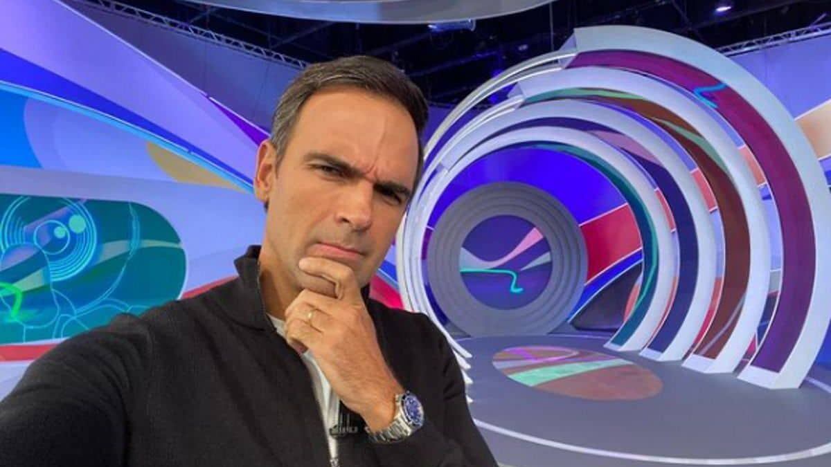 Tadeu Schmidt será responsável por anunciar os participantes do "BBB 23"