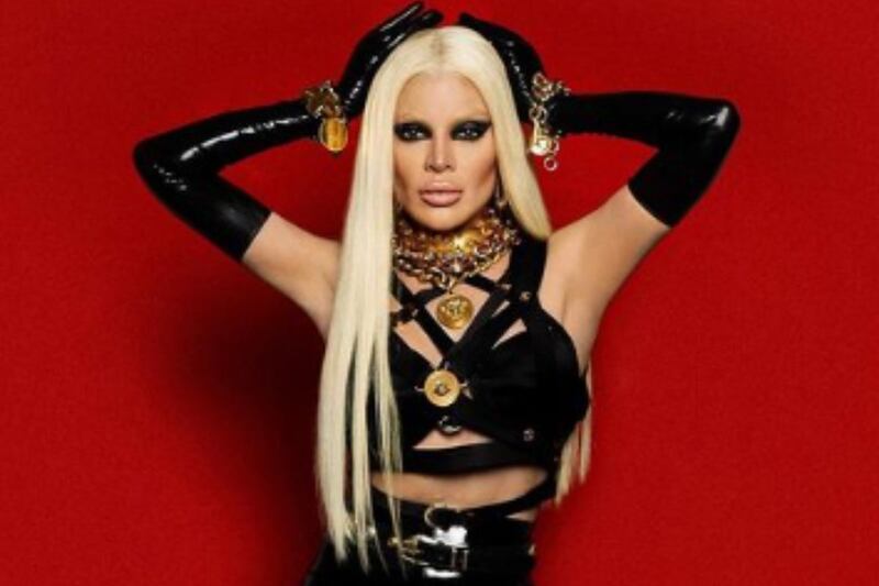 Gkay se pronuncia sobre novas críticas na web