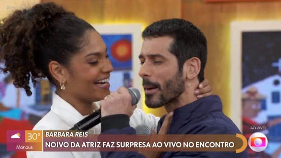 No Encontro com Patrícia Poeta, Bárbara Reis dá um beijo de novela no noivo
