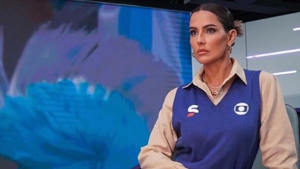 Deborah Secco no estúdio do "Tá na Copa"