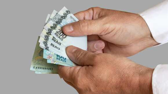 Idoso perde mais de R$ 40 mil após golpe aplicado por bancário em agência de MG