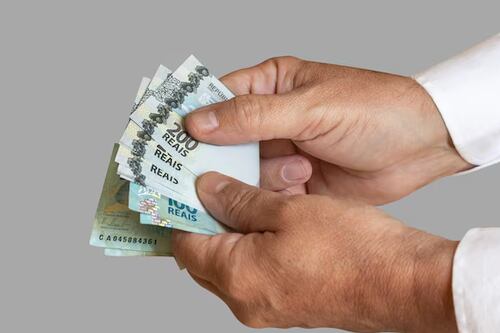 Idoso perde mais de R$ 40 mil após golpe aplicado por bancário em agência de MG; polícia investiga o caso