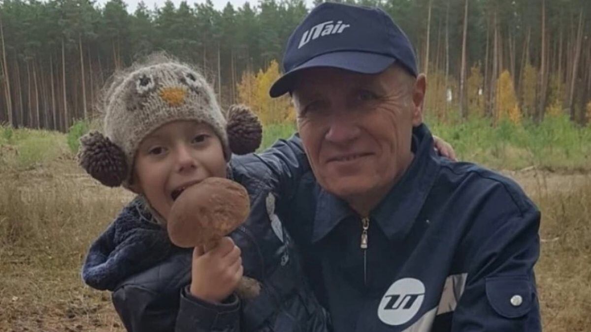 A pequena Alisa e seu avô foram vítimas de um bombardeio russo