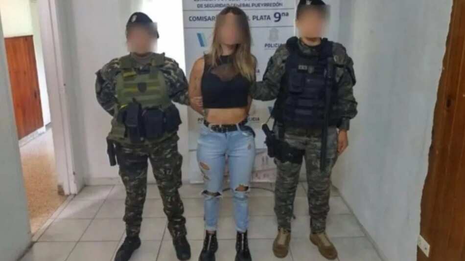 Mulher morde mão de policial após ser impedida de entrar em bar