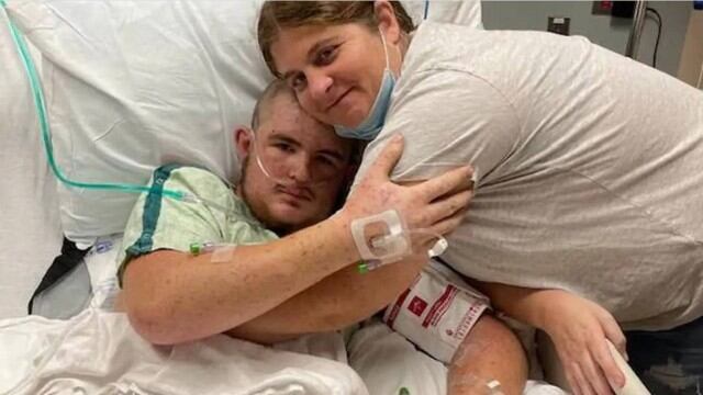 Jovem que foi picado mais de 20 mil vezes por abelhas africanas sai do coma