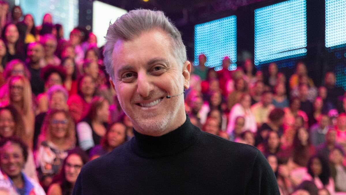 Após queda, Luciano Huck vai ao hospital e faz raio-x na mão