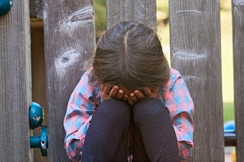 Homem abusou sexualmente de sua própria filha de 10 anos por lhe dar educação sexual