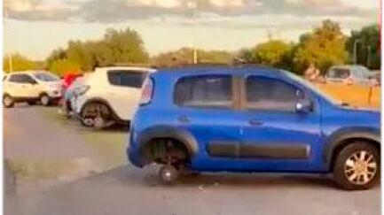 Carros tiveram rodas roubadas