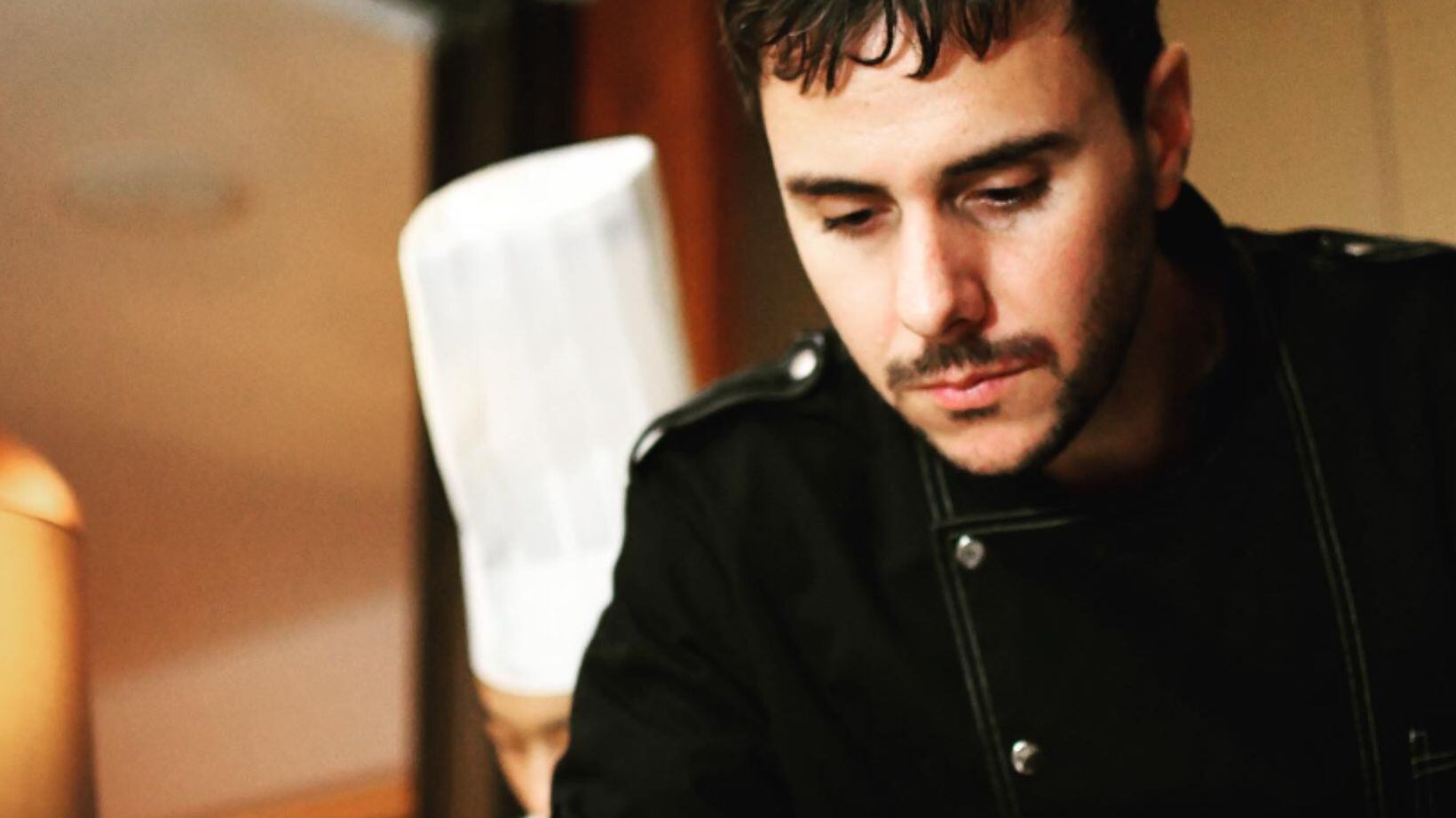 Victor Vieira, do MasterChef Brasil 4, segue na cozinha de um restaurante espanhol na China