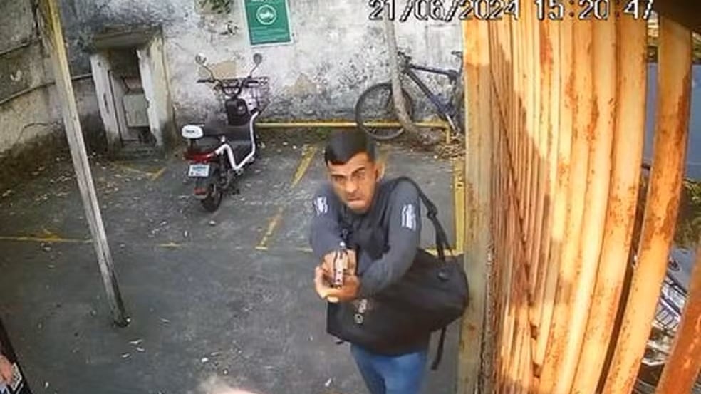 Homem rouba relógio de luxo no Rio de Janeiro