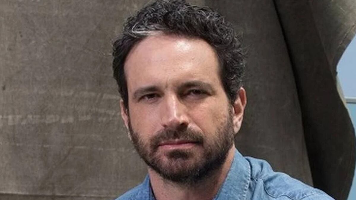 A novela "O Rei do Gado" foi o primeiro trabalho de Caco Ciocler na TV Globo