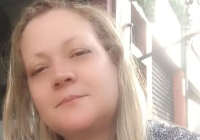 Elaine Castro foi morta a tiros na porta de sua casa.