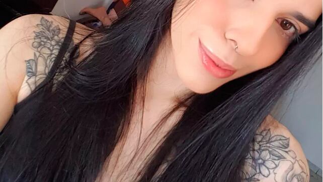 Foto de Thais Medeiros antes da reação alérgica que a fez parar na UTI de um hospital