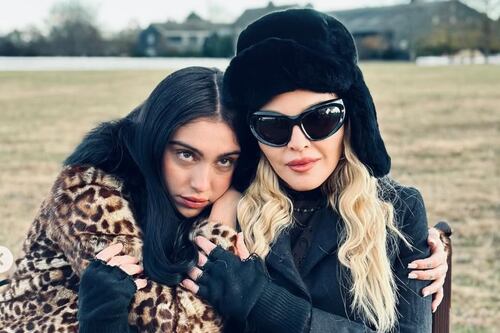 Lourdes, filha de Madonna, deslumbra na Paris Fashion Week com roupa ousada de renda