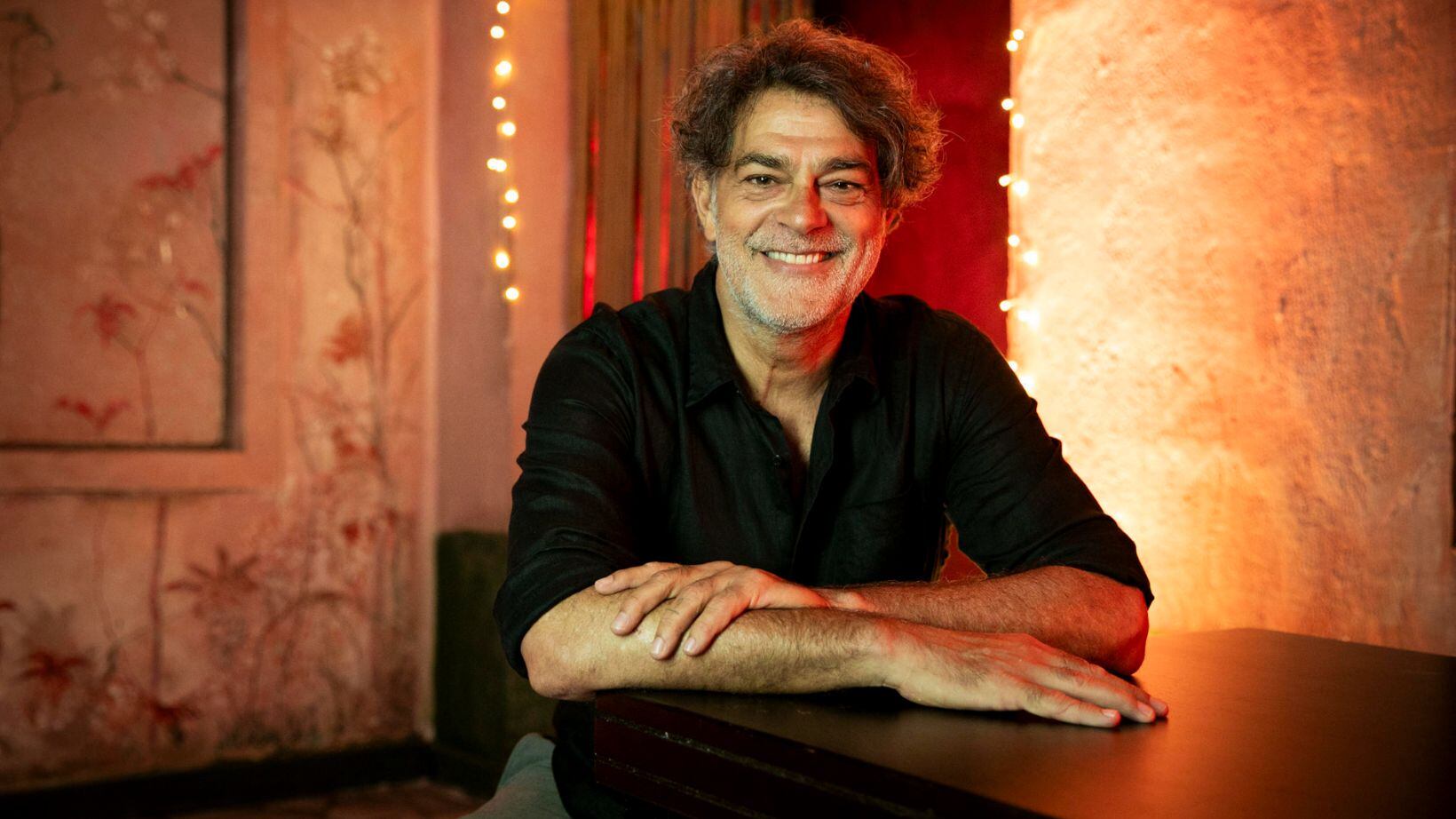 De volta às novelas, Eduardo Moscovis vive dono de mineradora em No Rancho Fundo